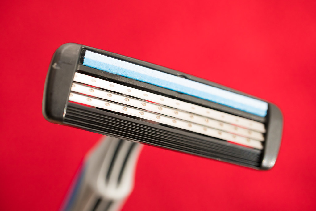 Wet shaving razor